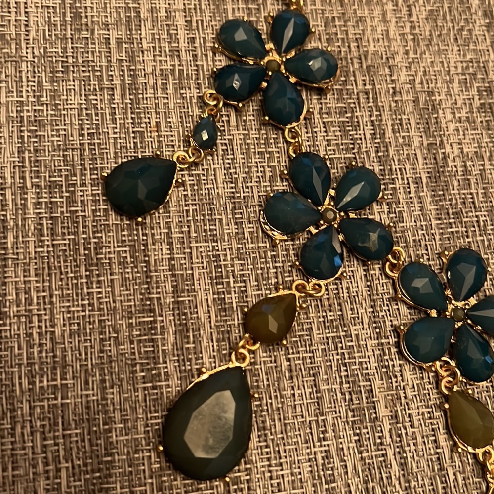 Flower Necklaces - Picture 7 of 9